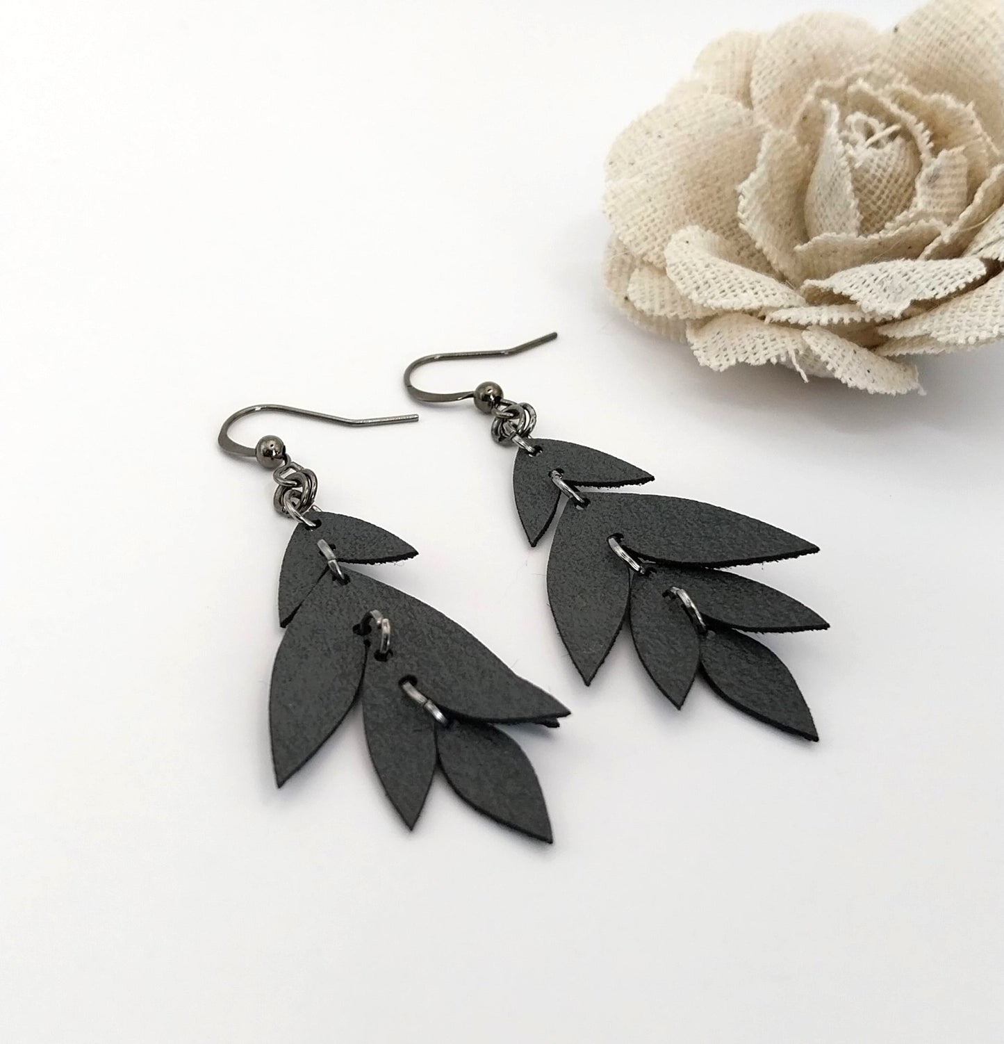 Boucles d'oreille pendantes bohèmes. Anthracite et argent