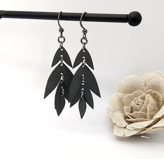 Boucles d'oreille pendantes bohèmes. Anthracite et argent