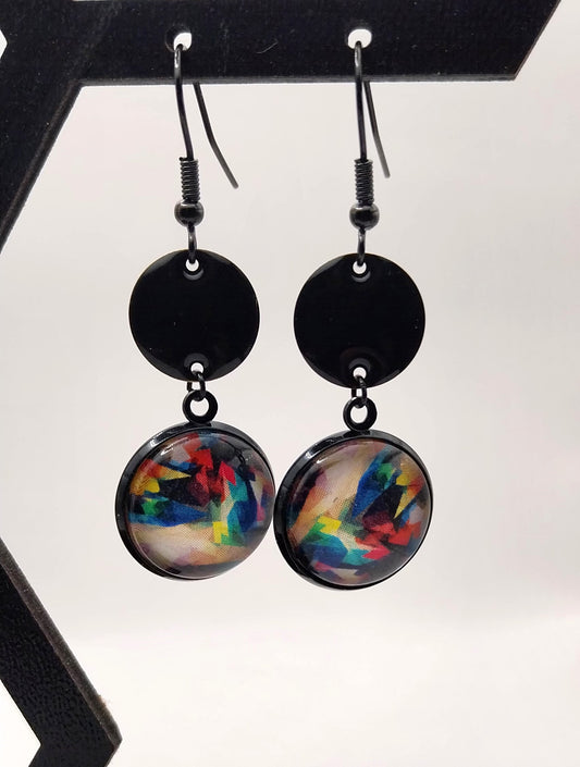 Boucles d'oreille cabochon graphique multicolore et breloque émaillée