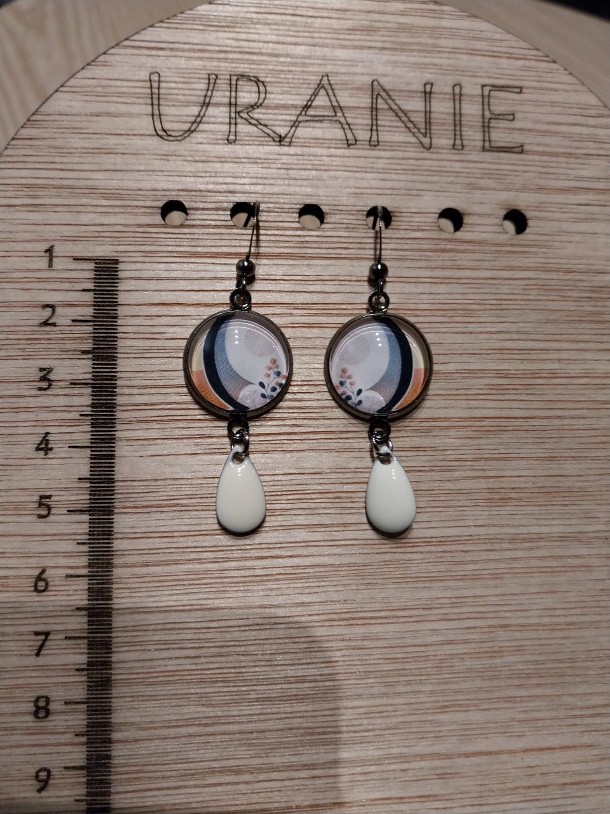 Boucles d'oreilles & cabochon en verre bohème et breloque goutte en émail.