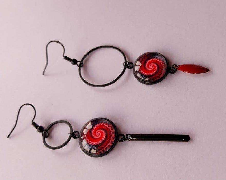 Boucles d'oreille spirales asymétriques rouge et noir