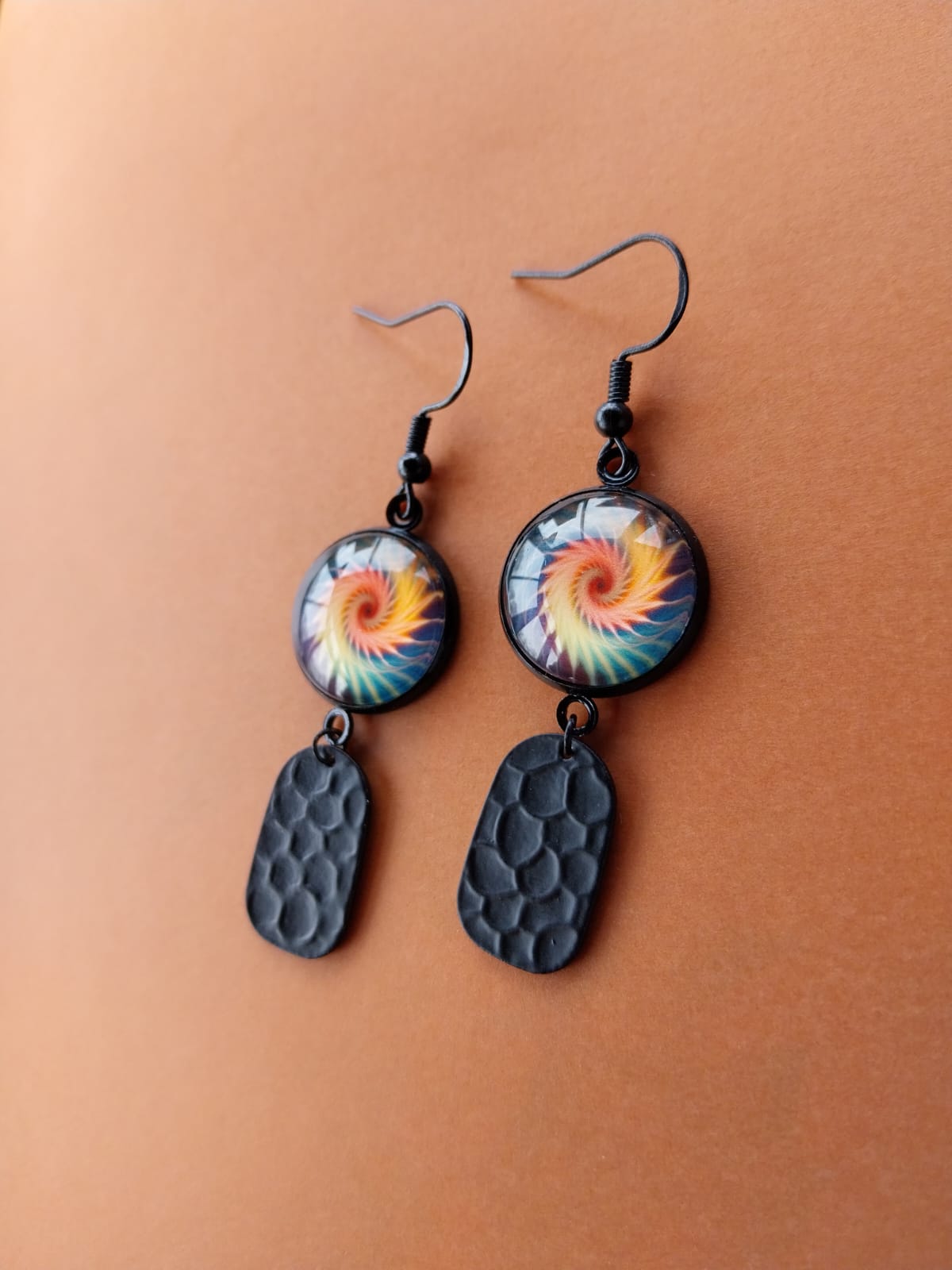 Boucles d'oreille spirales psychédéliques multicolores